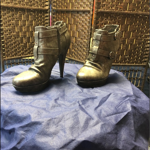 Guess Shoes - Guess 9.5 sized platform boots. Very sexy.